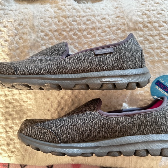 Skechers Go Walk Memory foam. Brand new in box. Size 6.5 - Picture 5 of 8